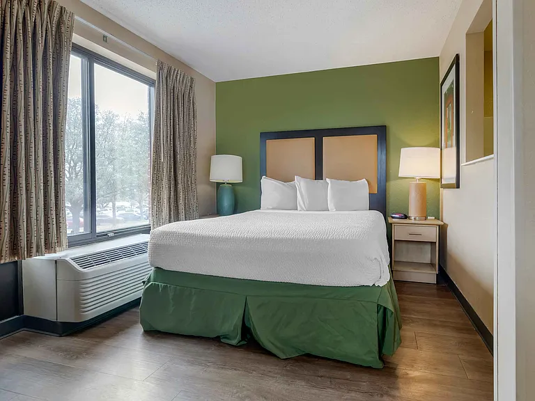 Studio Suite - 1 Queen Bed