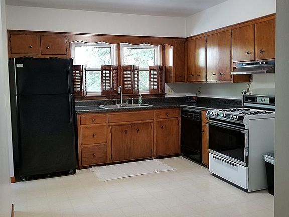 3rd image of 3216 Carlton Dr