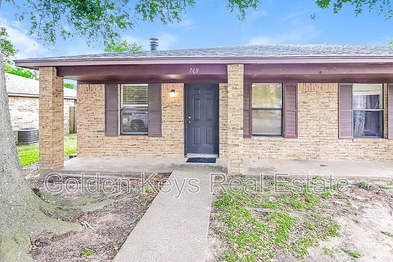 1st image of 709 San Benito Dr