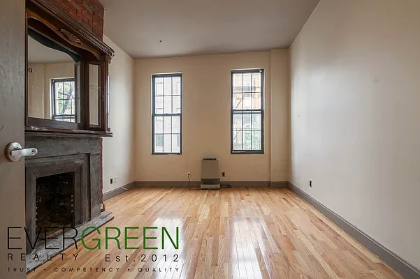 Rented by Evergreen Apartments BK | media 8