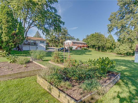 3rd image of 3411 Colonial Dr