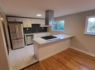 947 Country Club Dr, Pittsburgh, PA 15228