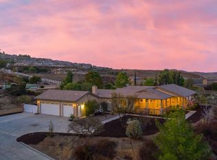 1 Via De La Luna, Lake Elsinore, CA 92532