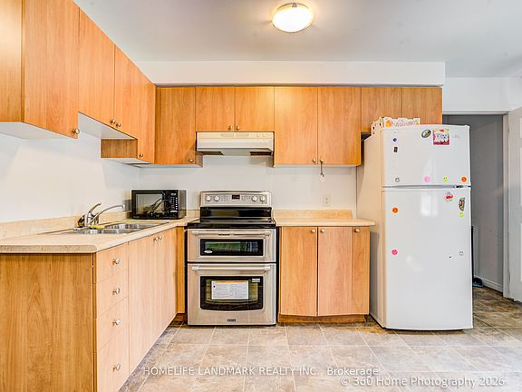 3rd image of 736 Kingston Rd #3