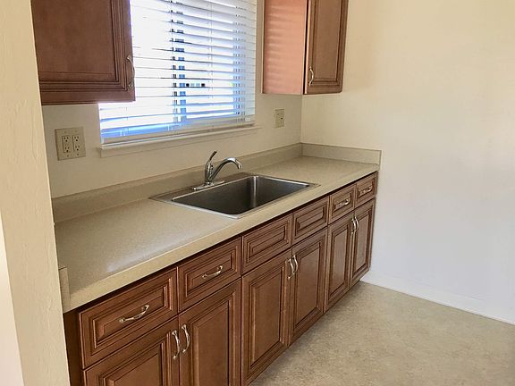 5th image of 2093 Town And Country Ln