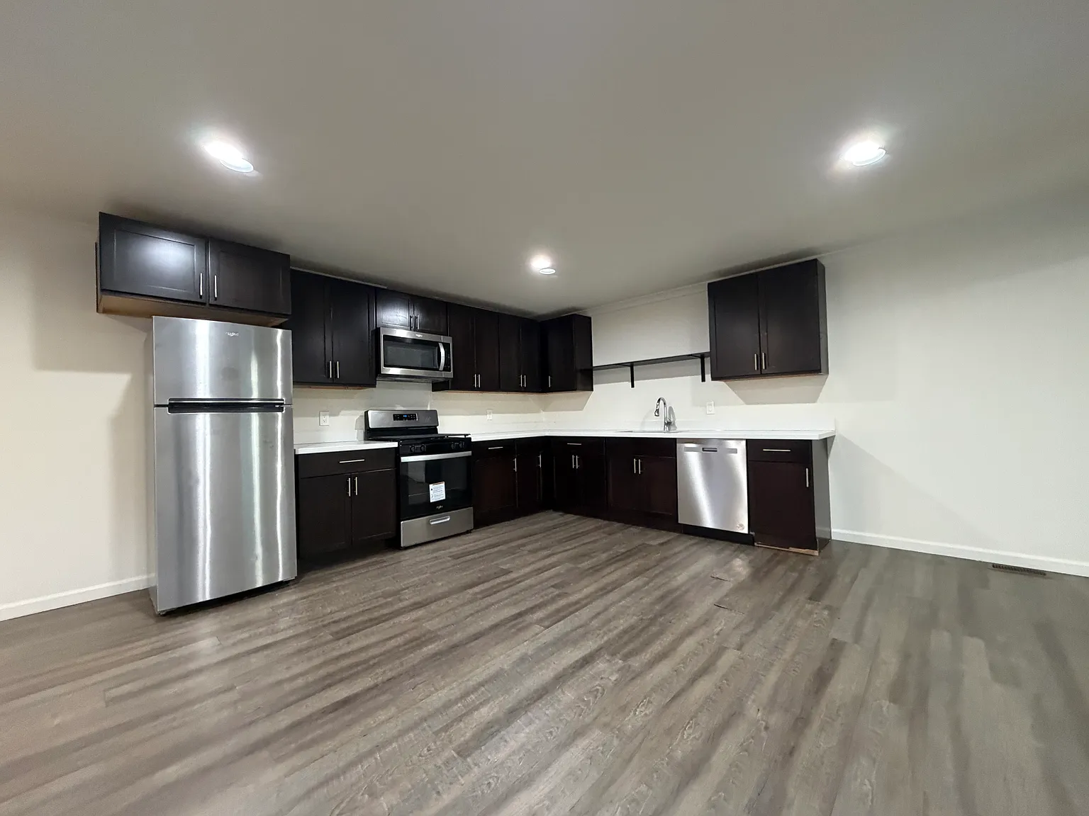 2 bed, 1350 sqft, $2,295 — Photo 4