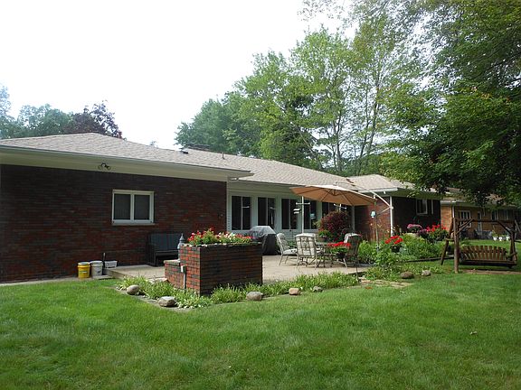 2nd image of 32 Lake Shore Dr