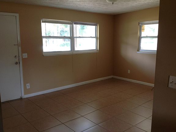 2nd image of 550 Royal Palms Dr