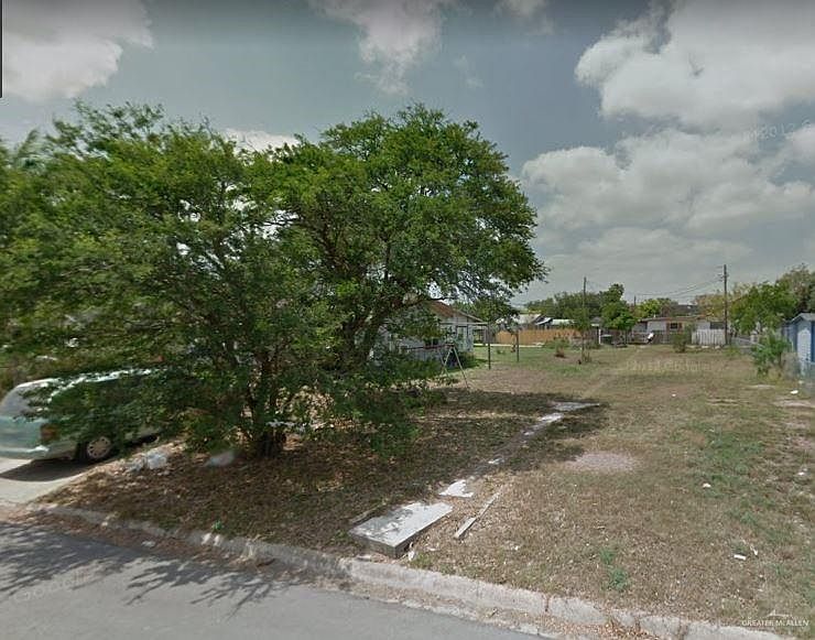1st image of 1006 S D St