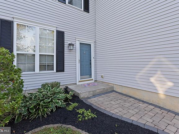 5th image of 6 Durham Dr