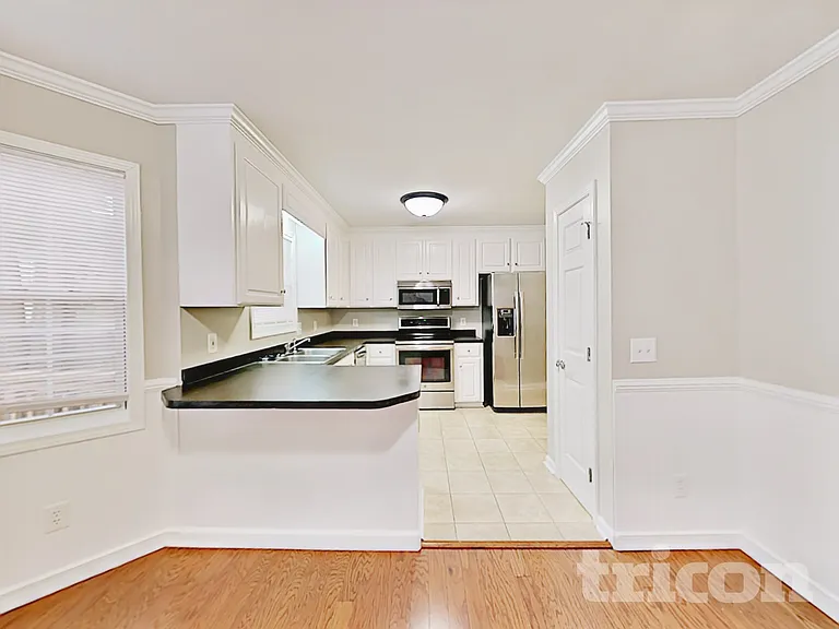 229 Montclaire Cir — Photo 5