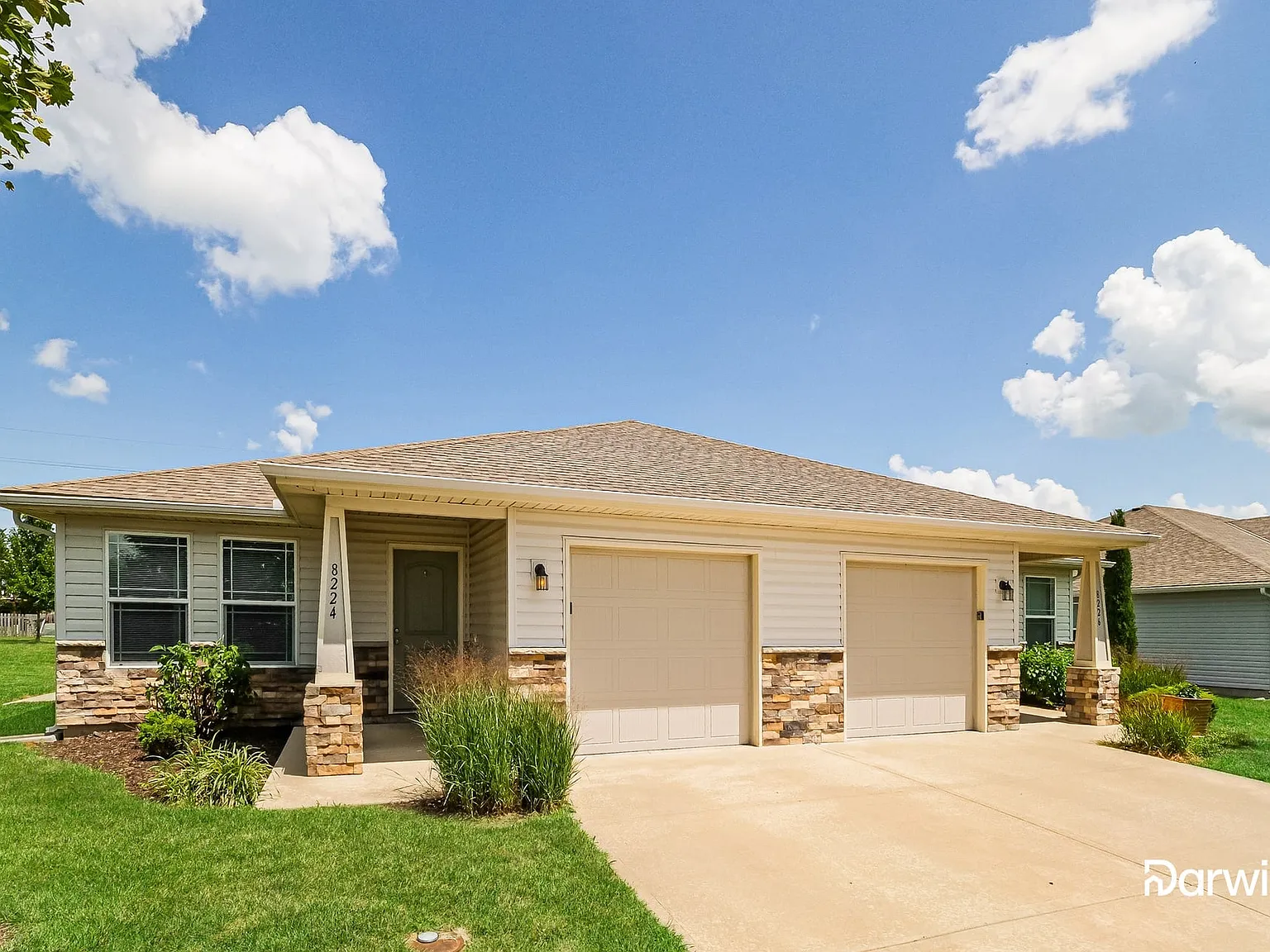 3 bed, 2.0 bath, 1253 sqft, $1,740 — Photo 1