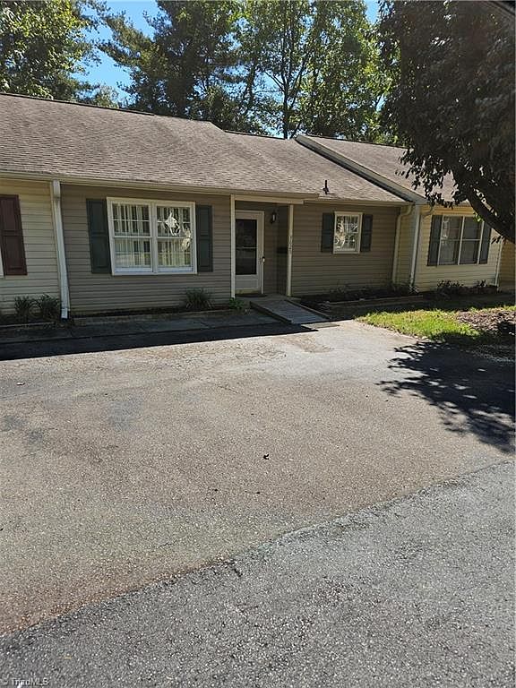 3625 Swaim Ct — Heather Hills Golf Course