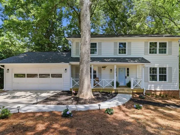 564 Deer Run SW, Lilburn, GA 30047