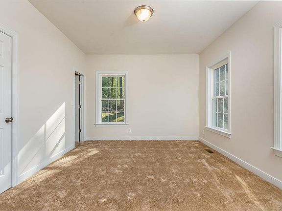 5th image of 224 Westbury Hls