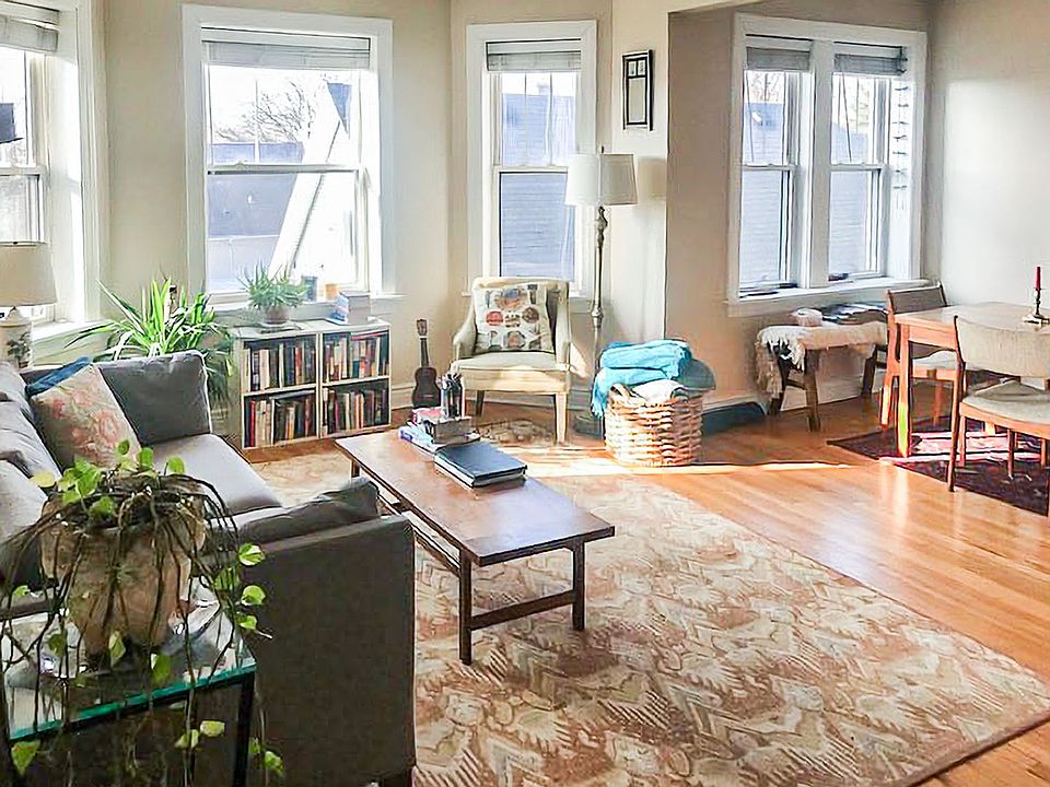 1st image of 4865 N Hermitage Ave #3F