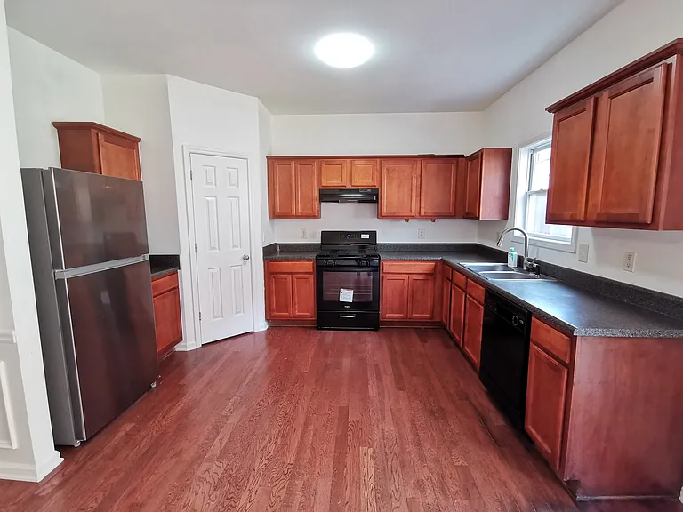 2073 Executive Dr — Photo 14