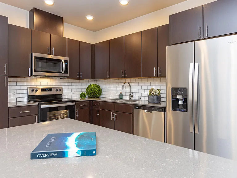 532 Luxury Apartments — Photo 18