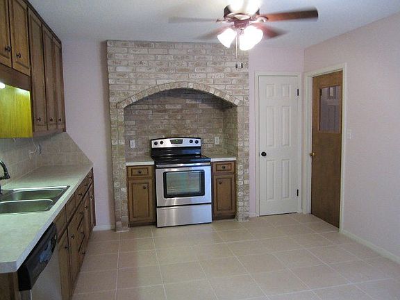 4th image of 102 Laramie Dr