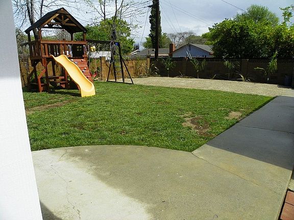 3rd image of 6902 Fallbrook Ave