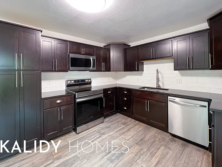 402 W Fairchild Dr — Photo 6