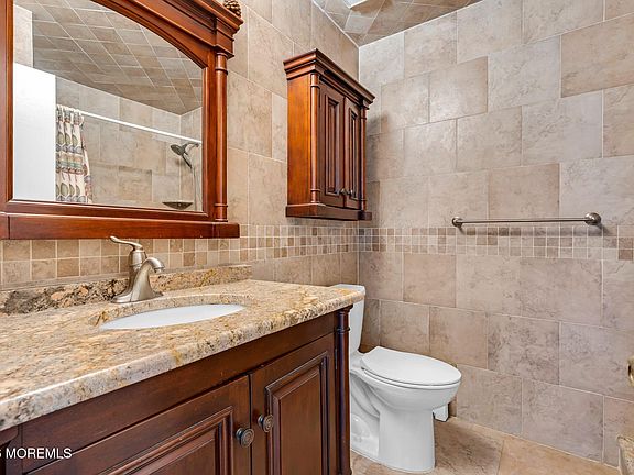 4th image of 21 Camrose Street