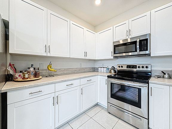 2nd image of 20850 NE 7th Pl