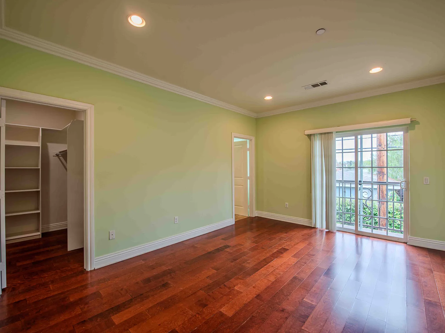 3 bed, 2.5 bath, 1670 sqft, $4,595 — Photo 4