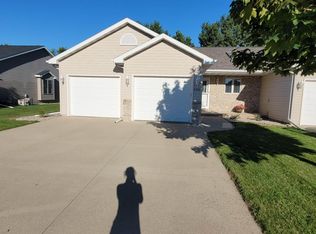 N1220 Redwing Dr, Greenville, WI 54942