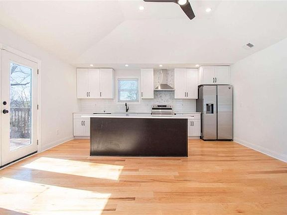 3rd image of 86 Meldon Ave SE