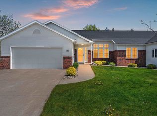 923 W Windtree Dr, Appleton, WI 54914