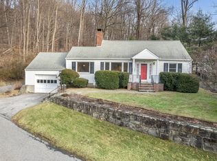 14 Whitehill Pl, Cold Spring, NY 10516