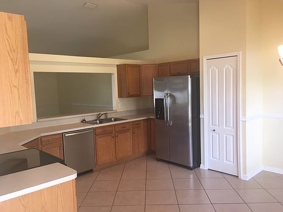 4th image of 9855 Crenshaw Cir
