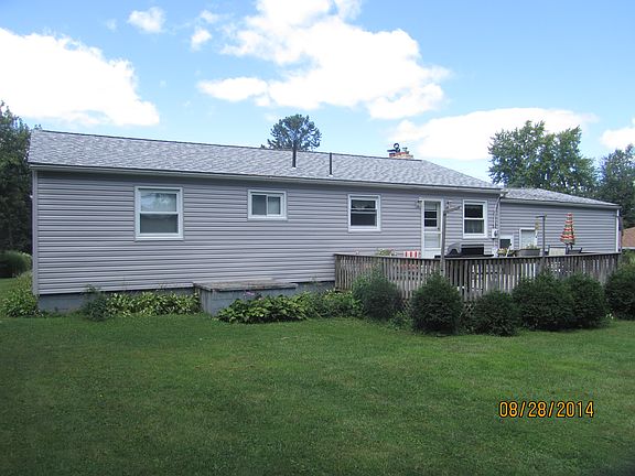 3rd image of 15690 Maple Dr