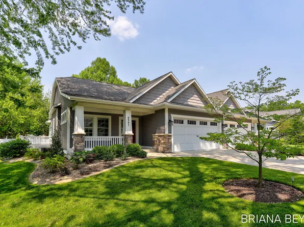 6561 Old Singapore Trl, Saugatuck, MI 49453