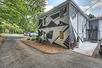 510 Queens Rd — Photo 27
