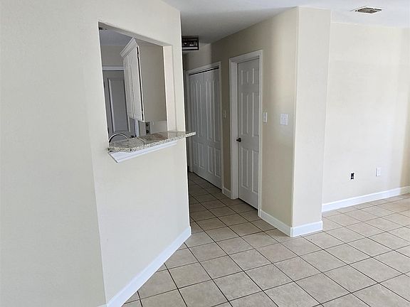 4th image of 1136 Savannah Loop