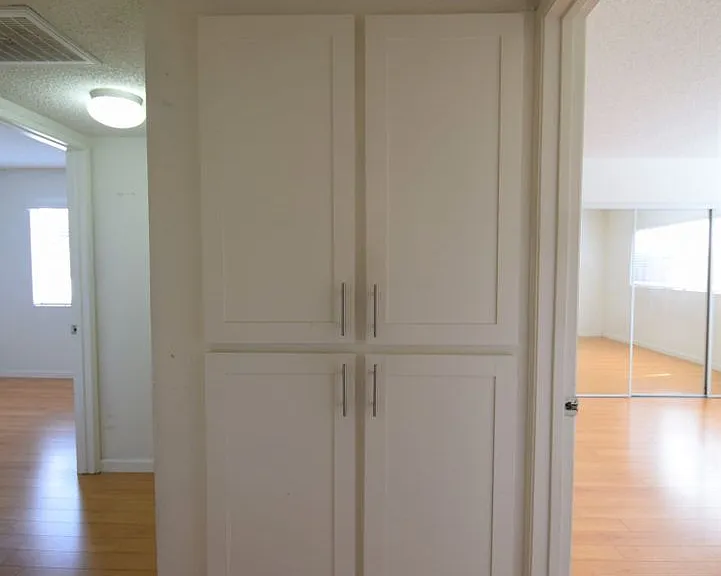 4930 — Photo 9