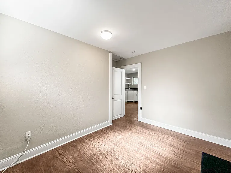 1515 E 31st Ave — Photo 17