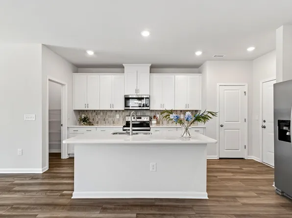 205 Joneshaven Dr, Fuquay Varina, NC 27526