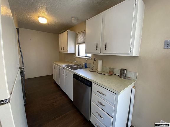 4th image of 502 Summit Dr