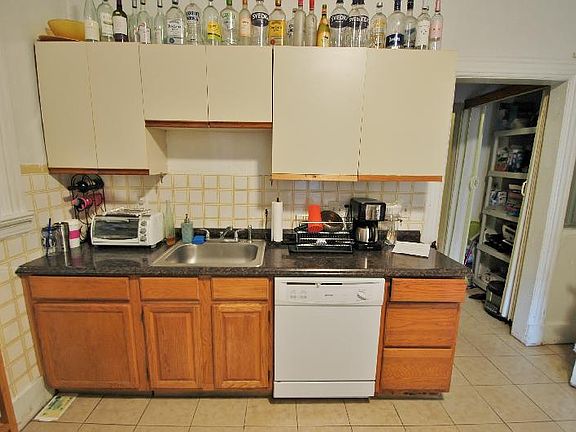 4th image of 115 Gainsborough St Unit 2