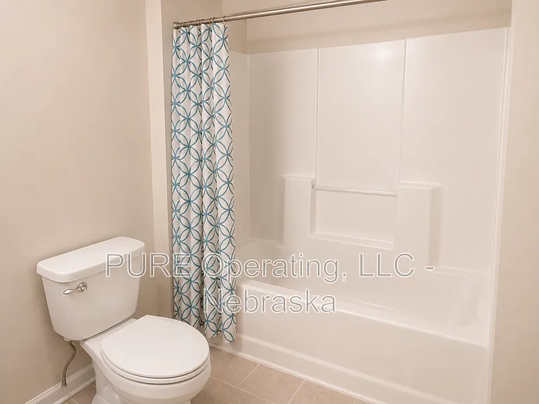 8464 N 155th St — Photo 15