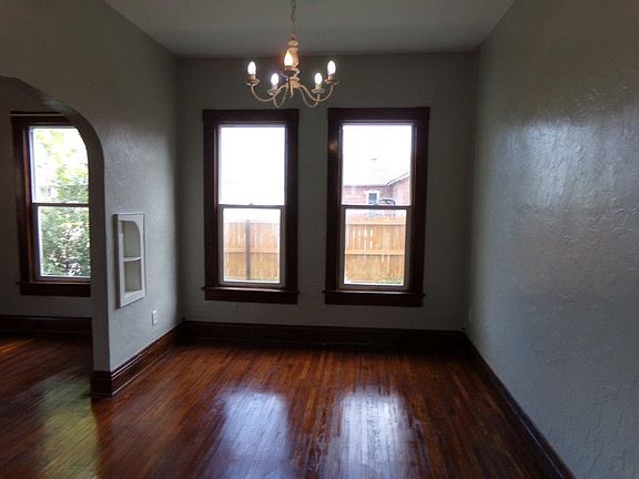 5th image of 513 N Sycamore St