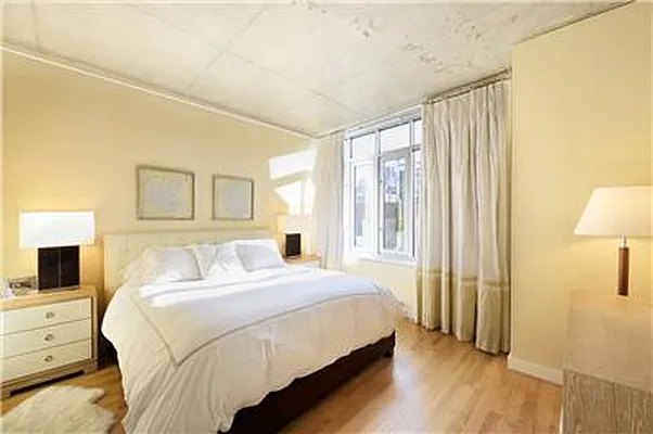 Sold by Isaacs Ganz Real Estate | media 4