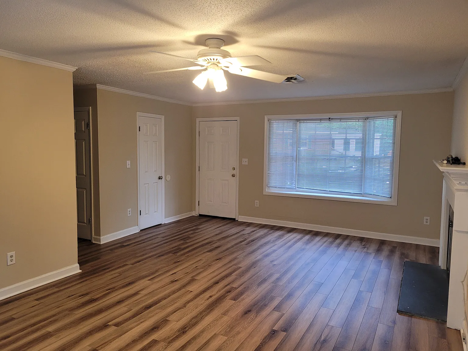 2 bed, 1100 sqft, $1,600 — Photo 3