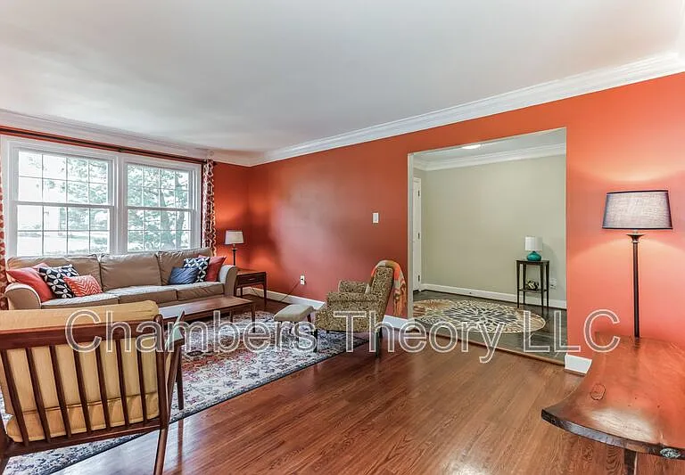 10211 Fox Ln — Photo 17