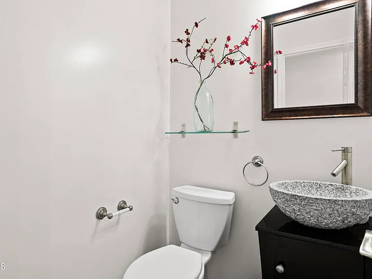 4951 Enfield Ave — Photo 11