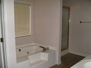 4th image of 25 Northwood Springs Dr
