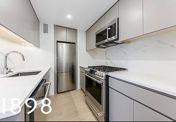 4th image of 561 Amsterdam Ave #30B